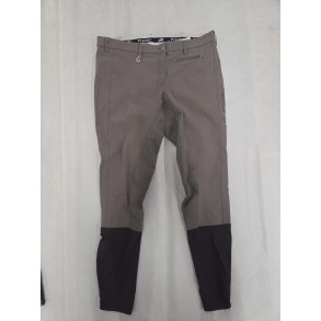 Pikeur Ridebukser str. 92 svarer til str. 42 (Lille rep. p det ene kn)