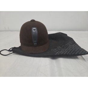 Brun Ridehjelm str. 57 cm.