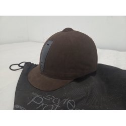 Brun Ridehjelm str. 57 cm.