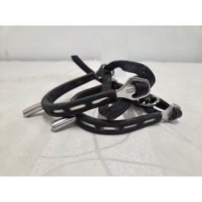 Sprenger Sporer 2,5 cm. Inkl. Remme