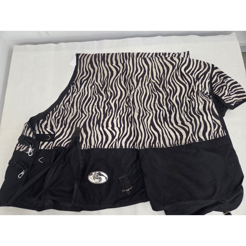 AB Zebra Regndkken str. 165 med sm huller. Brugt