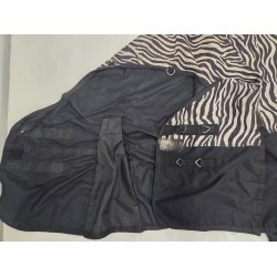 AB Zebra Regndkken str. 165 med sm huller. Brugt