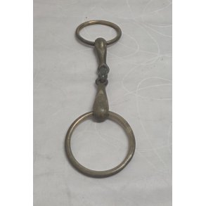 Tredelt bid 13,5 cm.