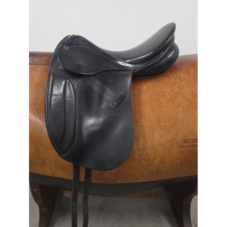 St�ben Roxanne Dressursadel  17" Bom 32 47 cm. i anl�gsflade