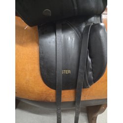 Kieffer Marster Dressursadel 17"  Smal Bom ca. 45 cm. i anl�gsflade