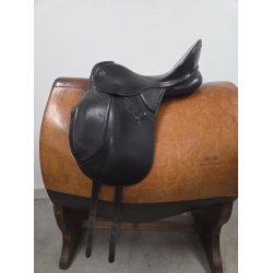 Kieffer Marster Dressursadel 17"  Smal Bom ca. 45 cm. i anl�gsflade