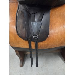 Kieffer Action Dressursadel 17" Medium Bom ca. 45 cm. i anl�gsflade OBS. Gjordstroppene Skiller