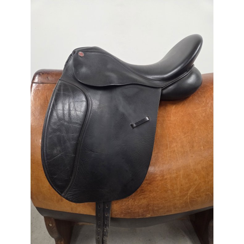 ClaridgeHouse Dressursadel 17" Sort Kopjern (Kan skiftes) Anl�gsflade p� 45 cm.
