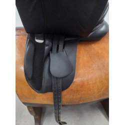 ClaridgeHouse Dressursadel 17" Sort Kopjern (Kan skiftes) Anl�gsflade p� 45 cm.