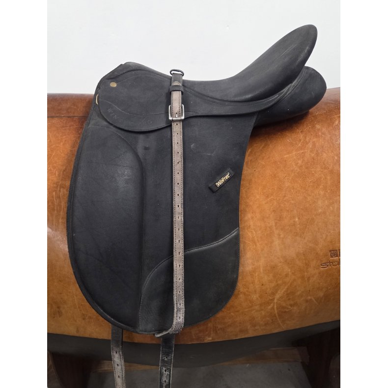 Wintec Dressursadel 16,5"  Bl�t Kopjern ca. 45 cm. i anl�gsflade