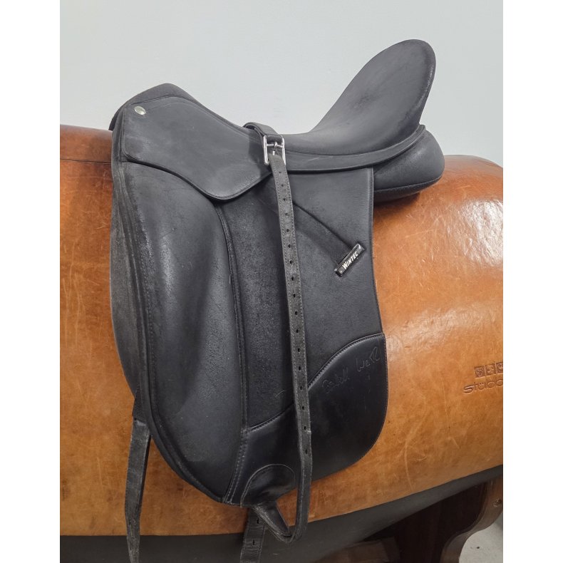 Wintec Isabella Werth 17" Sort Kopjern 45 cm. i anl�gsflade