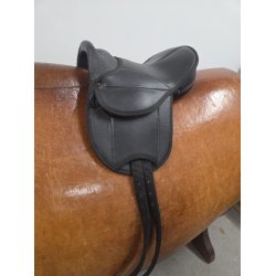 Pony Sadel 11 cm. i Bom og ca. 31 cm. i Anl�gsflade