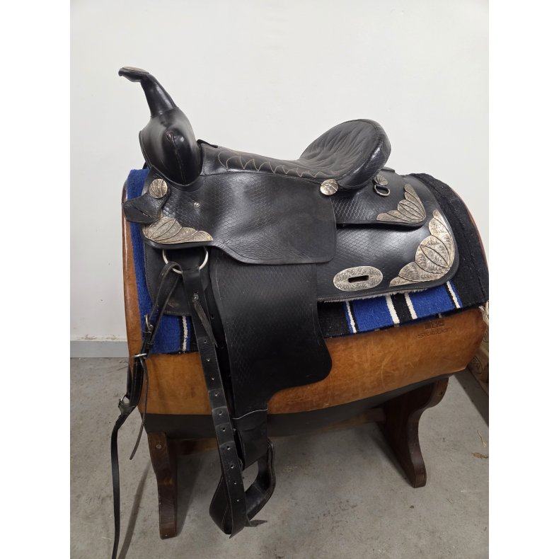 Sort Western Sadel Inkl. Underlag - Gjord - Fort�j og Trense Pris 9000 Kr.