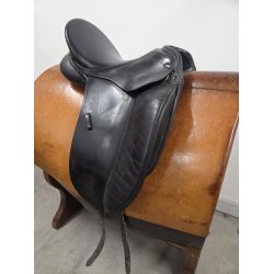 Kentaur Dressursadle 17,5" Mellem-Bred Bom Anl�gsflade p� 46 cm. Inkl. Overtr�k