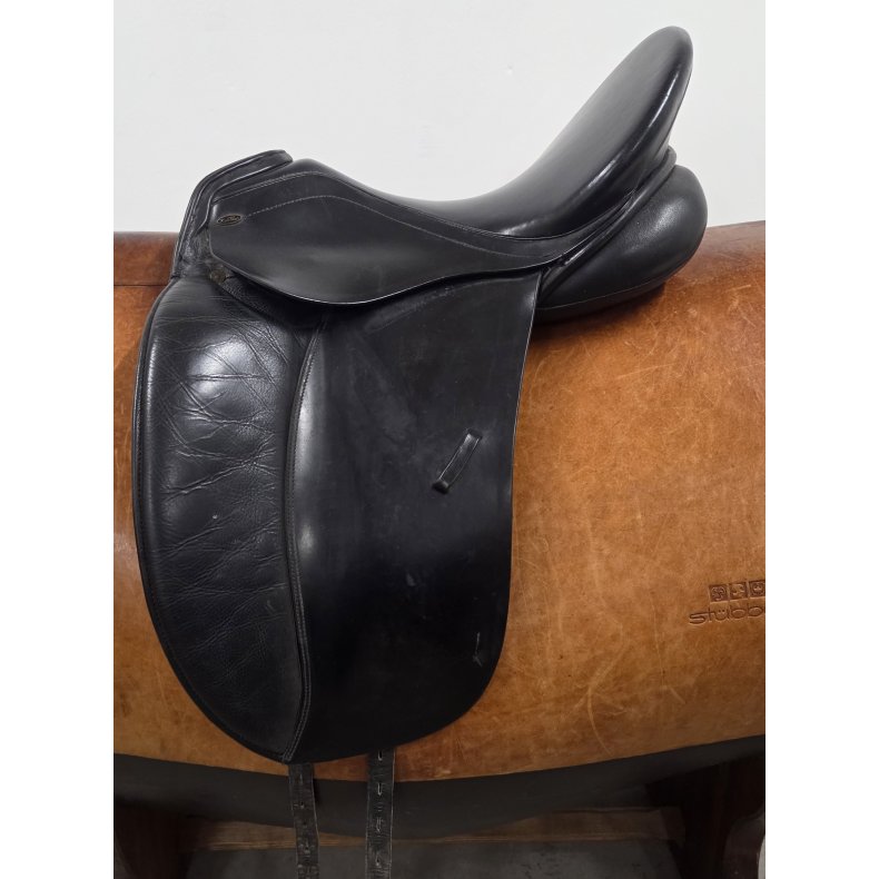 Kentaur Dressursadle 17,5" Mellem-Bred Bom Anl�gsflade p� 46 cm. Inkl. Overtr�k