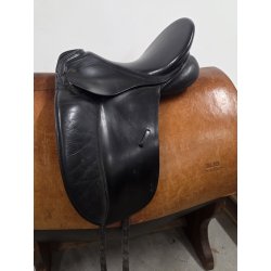 Kentaur Dressursadle 17,5" Mellem-Bred Bom Anl�gsflade p� 46 cm. Inkl. Overtr�k