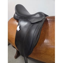 Arena Saddles Dressur 17" Bred Bom Anl�gsflade 42 cm. 8.000 Kr.