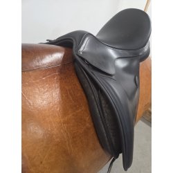 Arena Saddles Dressur 17" Bred Bom Anl�gsflade 42 cm. 8.000 Kr.