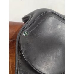 Arena Saddles Dressur 17" Bred Bom Anl�gsflade 42 cm. 8.000 Kr.