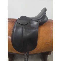 Arena Saddles Dressur 17" Bred Bom Anl�gsflade 42 cm. 8.000 Kr.