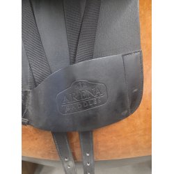 Arena Saddles Dressur 17" Bred Bom Anl�gsflade 42 cm. 8.000 Kr.
