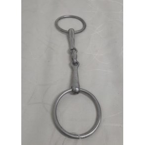 Tredelt bid 13,5 cm.