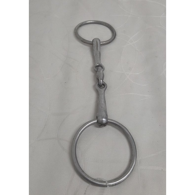 Tredelt bid 13,5 cm.