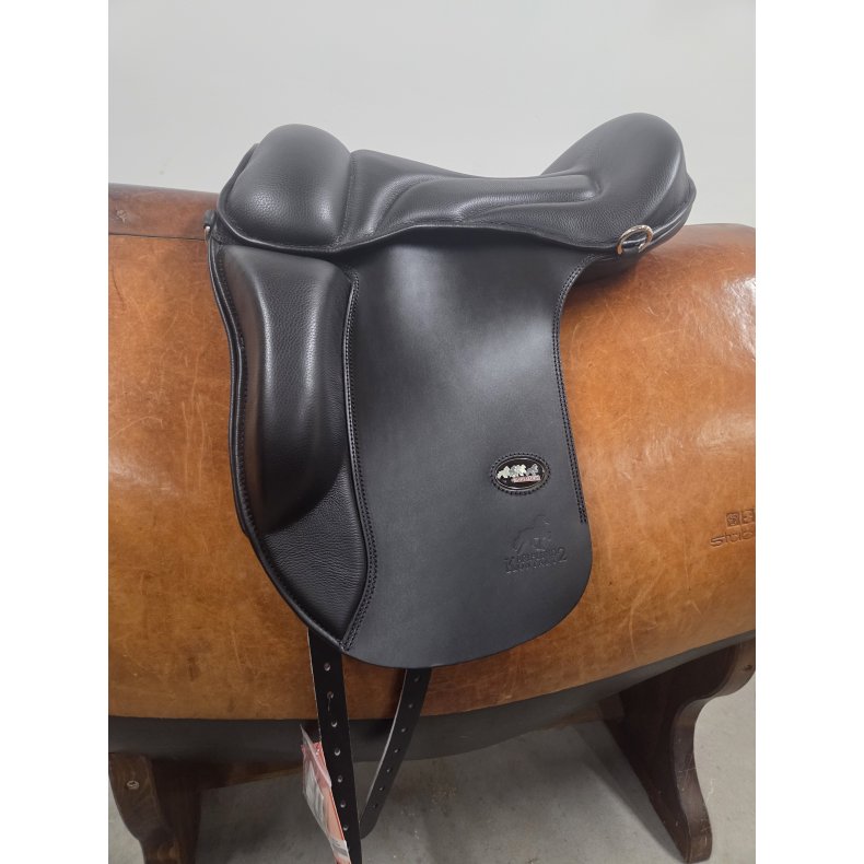Karlslund K2 Boml�s Sadel 17" 46 cm i Anl�gsflade 6000 kr.