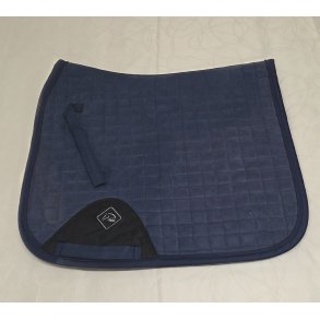 HKM Dressurunderlag i M�rkebl� Velour Str. 17