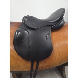 Kentaur Apollon Springsadle 17,5" Bom Str. 4 Anl�gsflade 44 cm. Brugt Kun 8 Gange Inkl. Originalt Overtr�k.