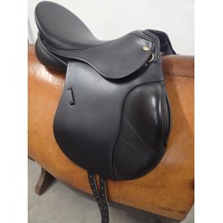 Kentaur Apollon Springsadle 17,5" Bom Str. 4 Anl�gsflade 44 cm. Brugt Kun 8 Gange Inkl. Originalt Overtr�k.