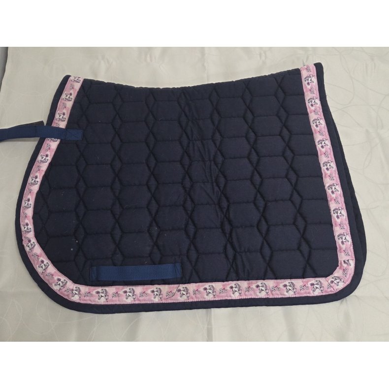 Bl� Springunderlag med Lyser�d Kant M. Hest Str. Full