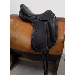 Prestige Passion Dressursadle 17" H�vet 2 cm. Bagtil. 46 cm. Anl�gsflade Smal-mellem Bom Brugt 5 Gange Fremst�r Som Ny