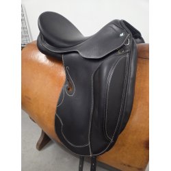 Prestige Passion Dressursadle 17" H�vet 2 cm. Bagtil. 46 cm. Anl�gsflade Smal-mellem Bom Brugt 5 Gange Fremst�r Som Ny