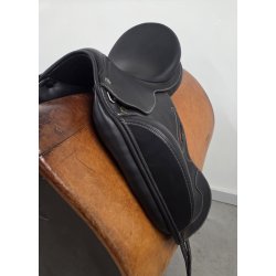 Prestige Passion Dressursadle 17" H�vet 2 cm. Bagtil. 46 cm. Anl�gsflade Smal-mellem Bom Brugt 5 Gange Fremst�r Som Ny