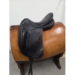 Prestige Passion Dressursadle 17" H�vet 2 cm. Bagtil. 46 cm. Anl�gsflade Smal-mellem Bom Brugt 5 Gange Fremst�r Som Ny