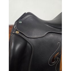 Prestige Passion Dressursadle 17" H�vet 2 cm. Bagtil. 46 cm. Anl�gsflade Smal-mellem Bom Brugt 5 Gange Fremst�r Som Ny