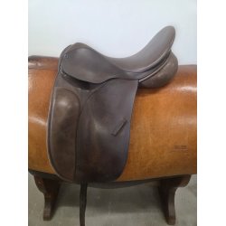 County Compeditor Dressursadle 17,5" Mellem- Bred Bom 47 cm. i Anl�gsflade