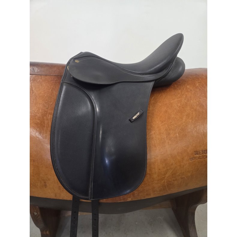 Wintec Dressursadle 17" med Hvidt Kopjern Anl�gsflade 43 cm Flot og Velholdt