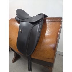 Wintec Dressursadle 17" med Hvidt Kopjern Anl�gsflade 43 cm Flot og Velholdt