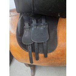 Wintec 500 Pony Inkl. Webbers, B�jler og B�jle Cover 15" Bl� Kop Jern (Medium-Bred) Anl�gsflade 42 cm.