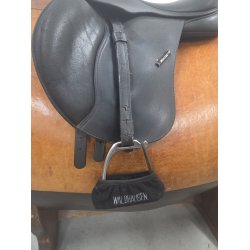 Wintec 500 Pony Inkl. Webbers, B�jler og B�jle Cover 15" Bl� Kop Jern (Medium-Bred) Anl�gsflade 42 cm.