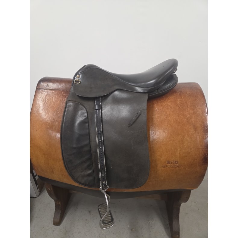 Astund Isl�nder Sadle Mellemdyb s�de, Stoppet med uld, 17" Medium Bom 48 cm. i anl�gsflade