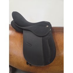 Globus Sadle 15,5" Sort Kopfjern 39 cm. i anl�gsflade.