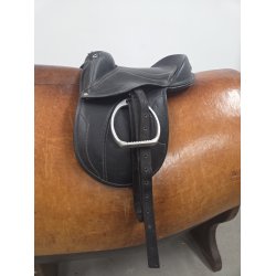 B�rnesadle / Ponypude inkl. nylonremme og b�jler 