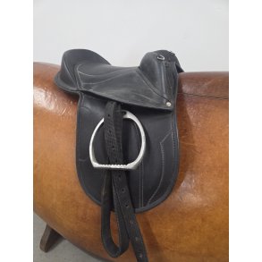 B�rnesadle / Ponypude inkl. nylonremme og b�jler 