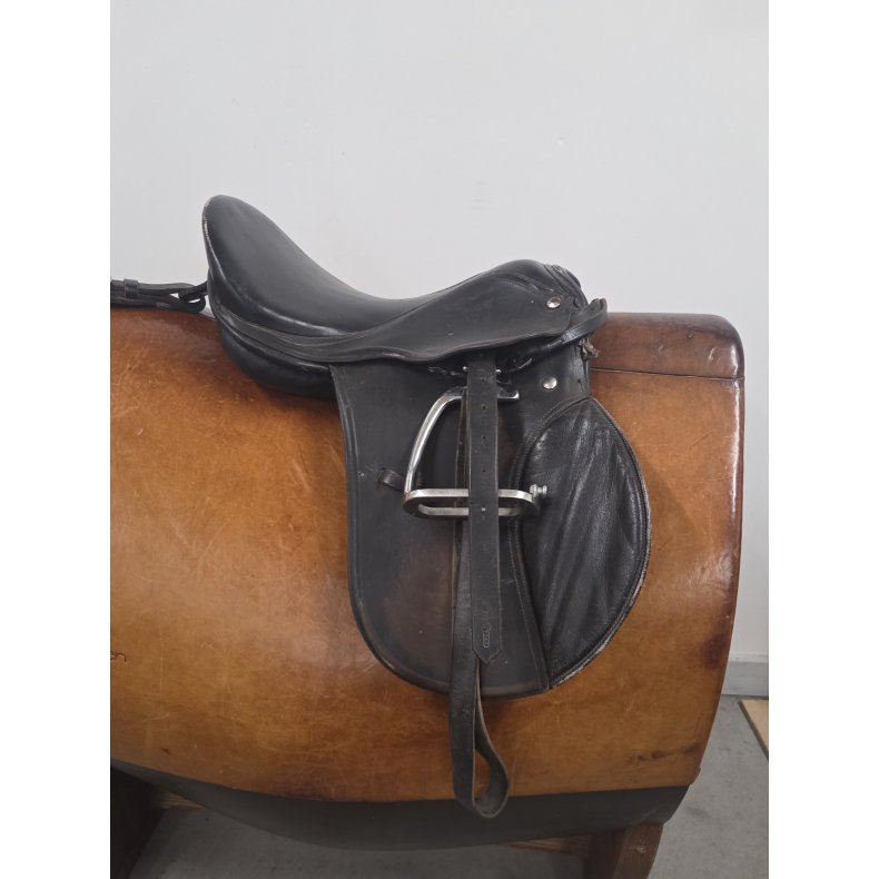 B�rnesadle 15" inkl. Rumperem, Stigremme og b�jler Mellem-Bred Bom