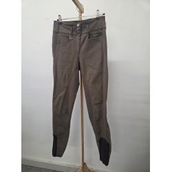 Pikeur Candela ridebukser med grip. Beige. Str. 72. Velholdt dog med afsmitning fra sort sadel p� bagdelen og ved kn�ene. Nypris 1649 kr.