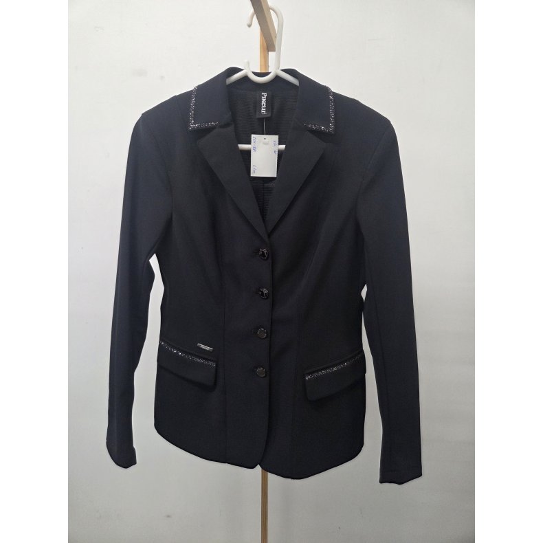 Pikeur Amelia St�vnejakke Str. 38. som ny. Nypris ca. 2350 kr. - sort med sten p� kraven og ved lommerne.
