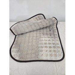 Dressurunderlag Equiline Octagon M�rkebrun. Okay udvendigt. Lidt slid ved gjorde. Slidt igennem p� undersiden. str. 17"